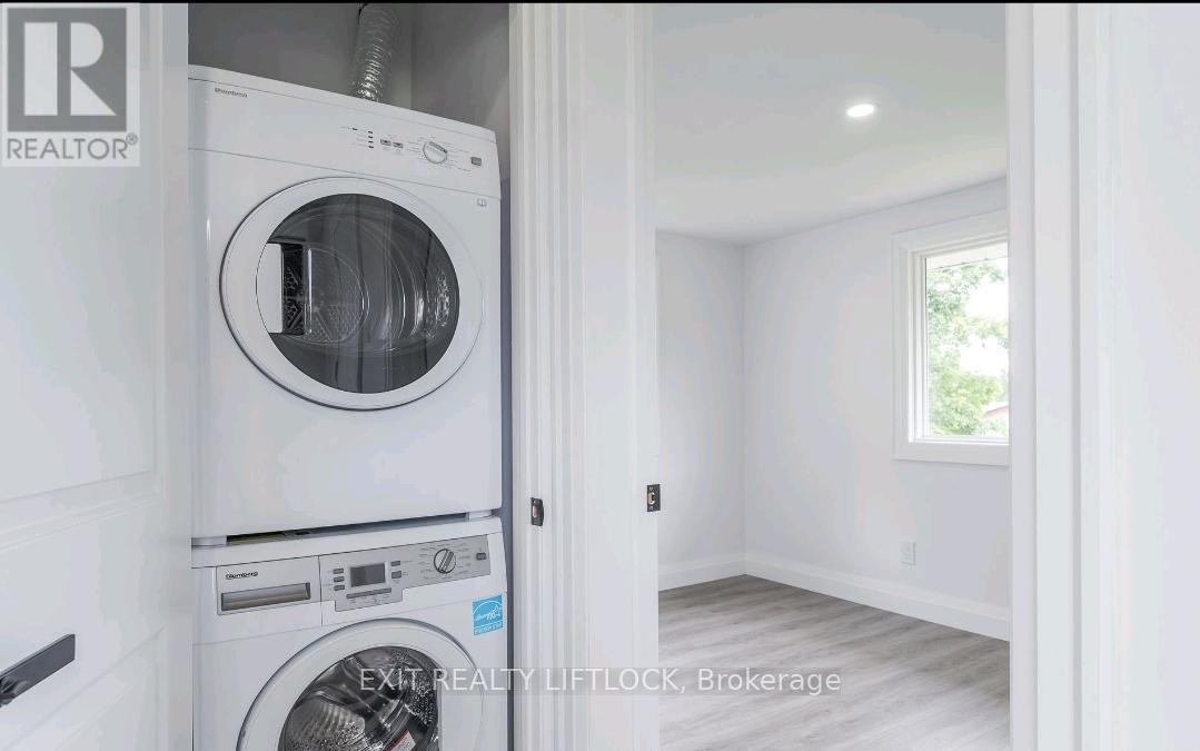 825 Cameron Street, Peterborough (Otonabee Ward 1), ON - Indoor Photo Showing Laundry Room
