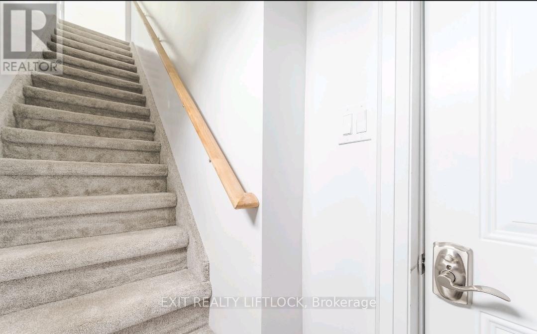 825 Cameron Street, Peterborough (Otonabee Ward 1), ON - Indoor Photo Showing Other Room