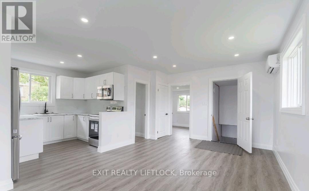 825 Cameron Street, Peterborough (Otonabee Ward 1), ON - Indoor Photo Showing Kitchen