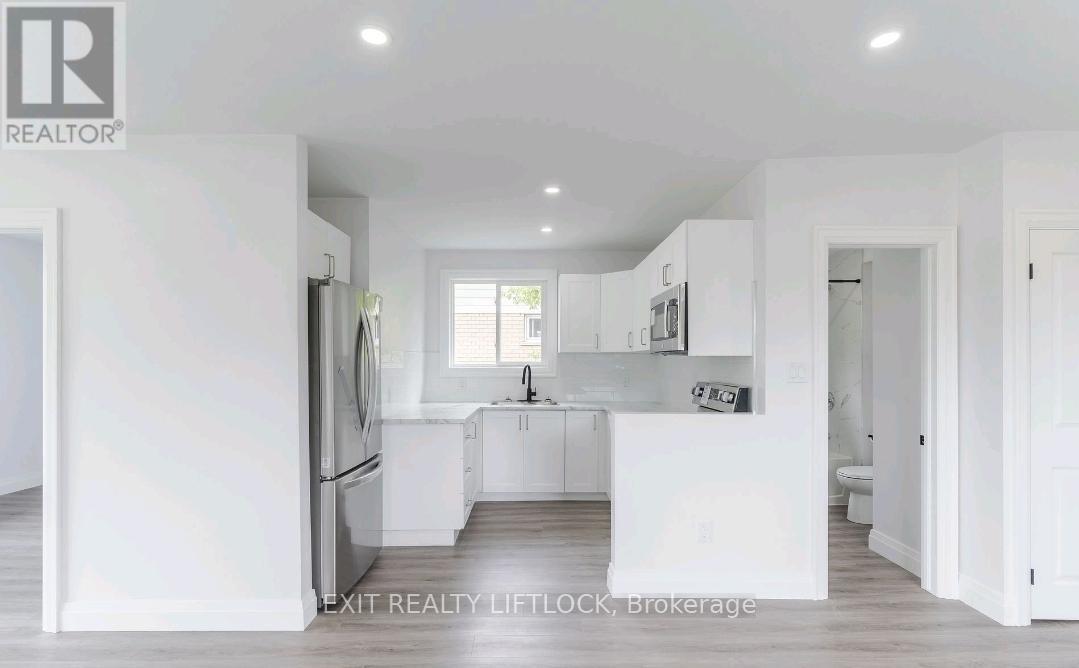 825 Cameron Street, Peterborough (Otonabee Ward 1), ON - Indoor Photo Showing Kitchen