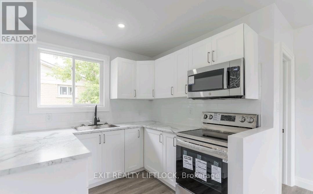 825 Cameron Street, Peterborough (Otonabee Ward 1), ON - Indoor Photo Showing Kitchen