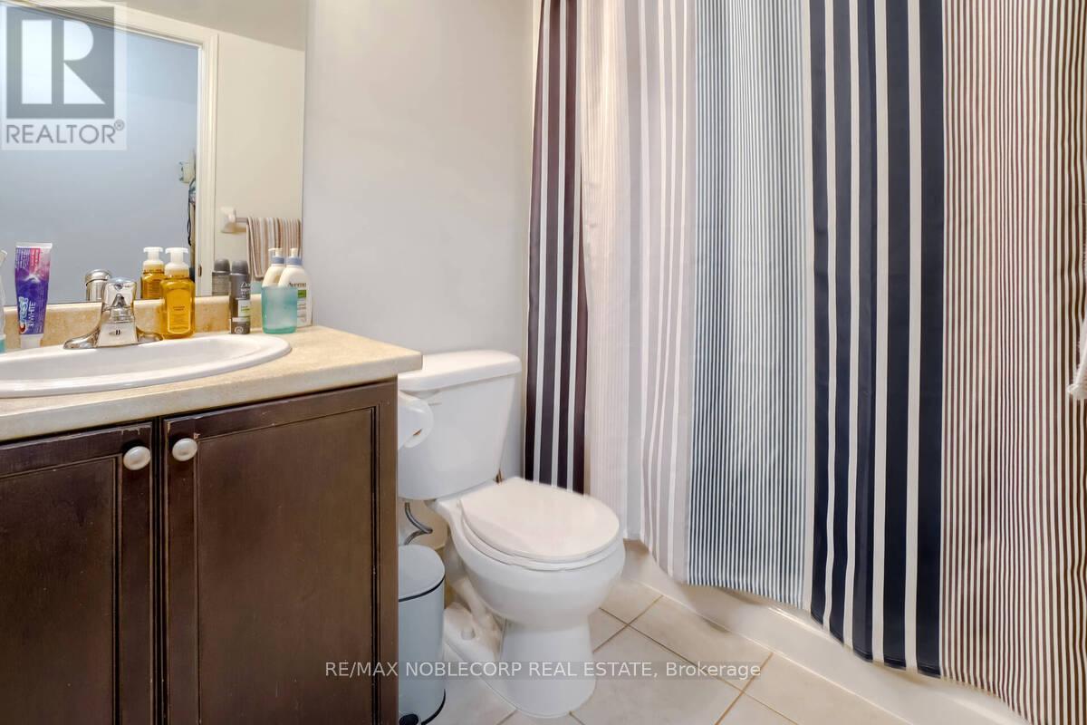 807 - 19 Grand Trunk Crescent, Toronto, ON - Indoor Photo Showing Bathroom