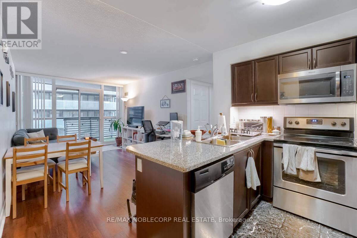 807 - 19 Grand Trunk Crescent, Toronto, ON - Indoor Photo Showing Kitchen With Double Sink