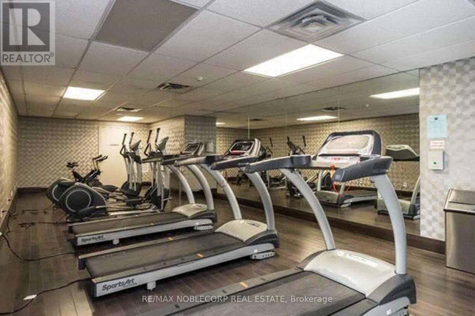 807 - 19 Grand Trunk Crescent, Toronto, ON - Indoor Photo Showing Gym Room