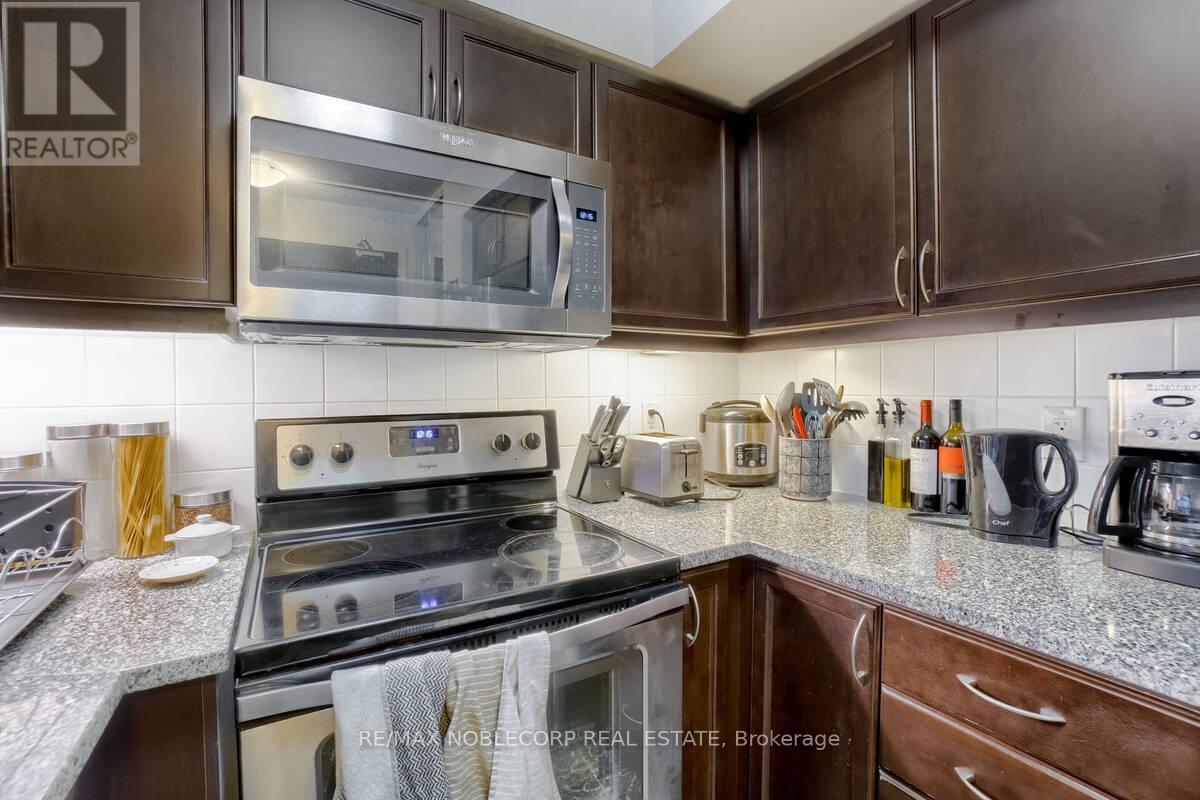 807 - 19 Grand Trunk Crescent, Toronto, ON - Indoor Photo Showing Kitchen With Upgraded Kitchen