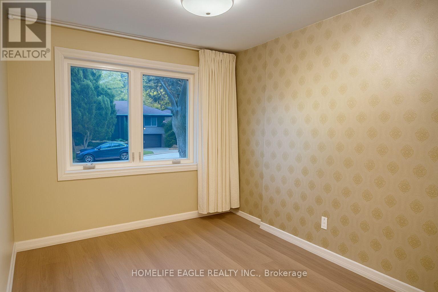 Upper - 33 Sumner Heights, Toronto, ON - Indoor Photo Showing Other Room