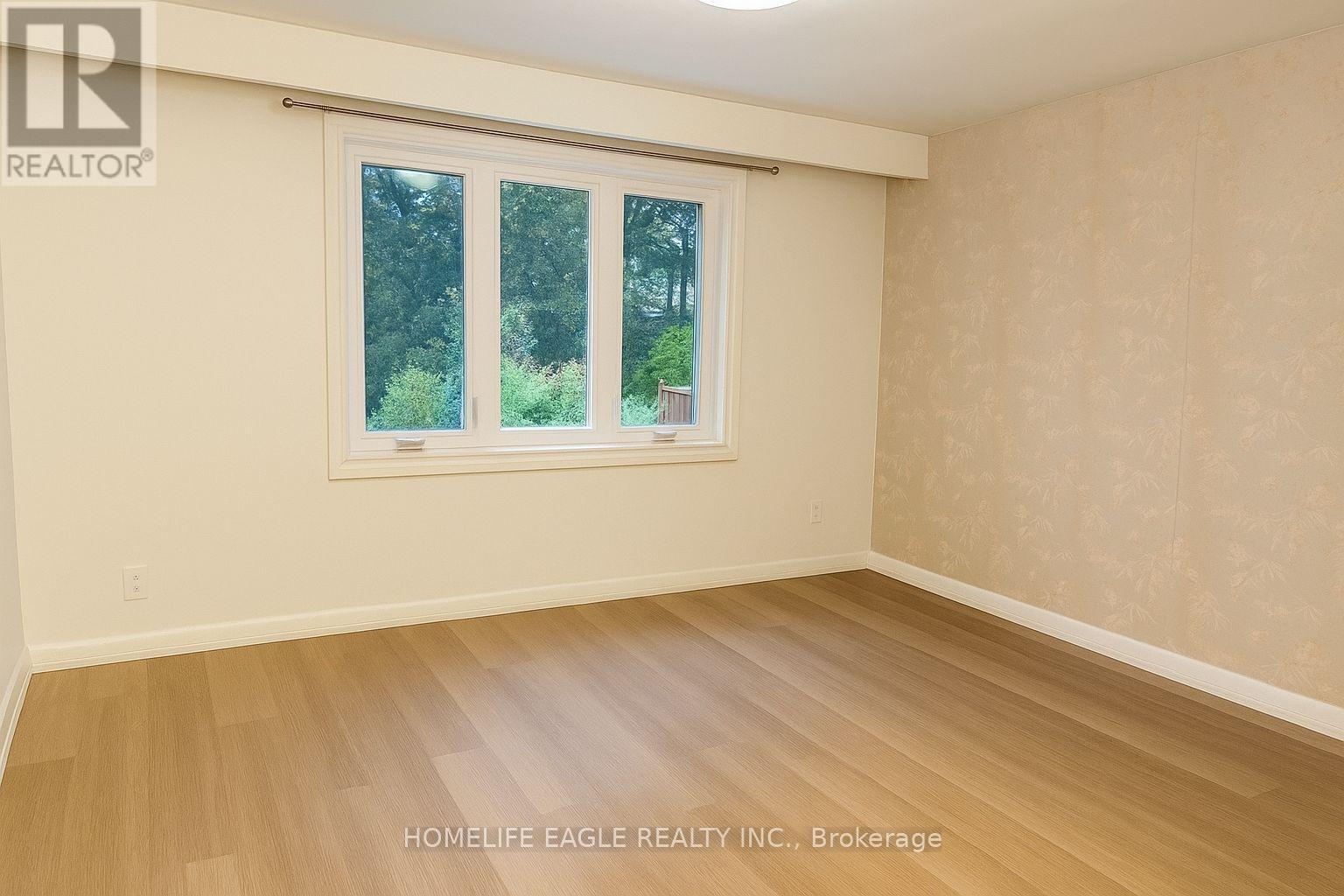 Upper - 33 Sumner Heights, Toronto, ON - Indoor Photo Showing Other Room