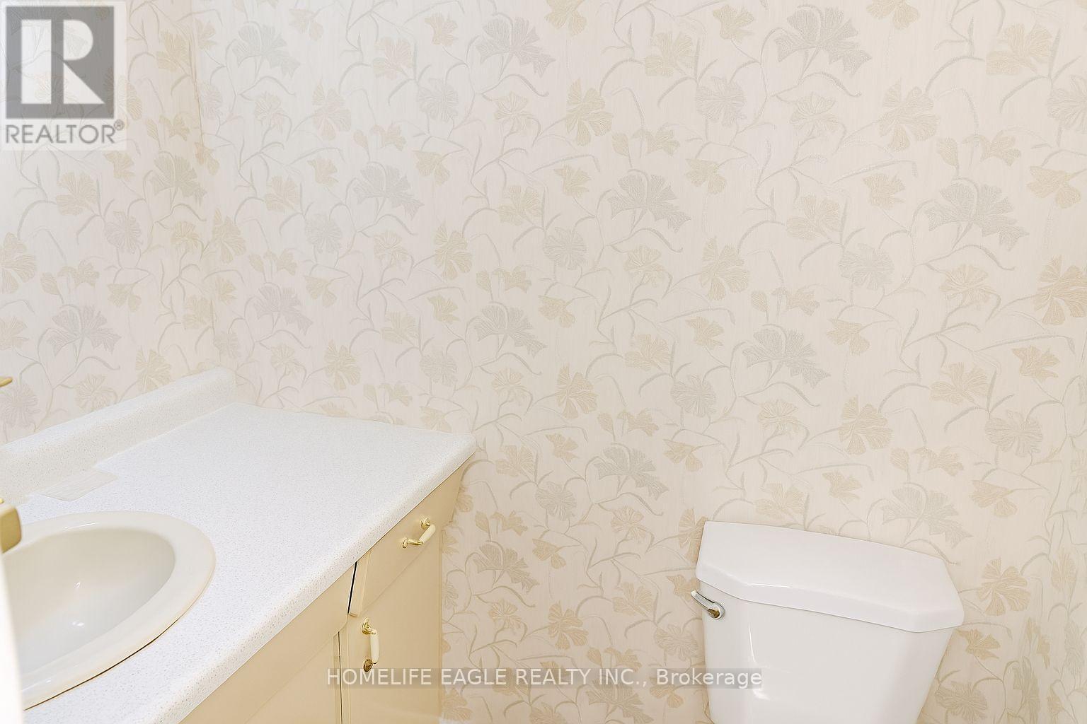 Upper - 33 Sumner Heights, Toronto, ON - Indoor Photo Showing Bathroom