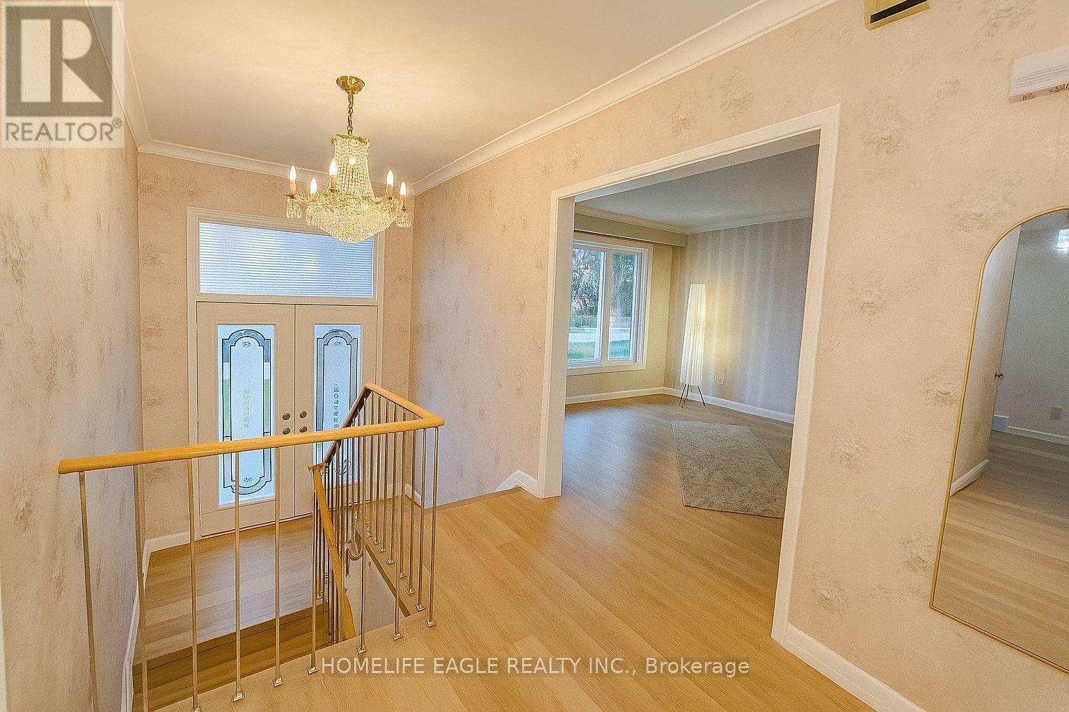 Upper - 33 Sumner Heights, Toronto, ON - Indoor Photo Showing Other Room