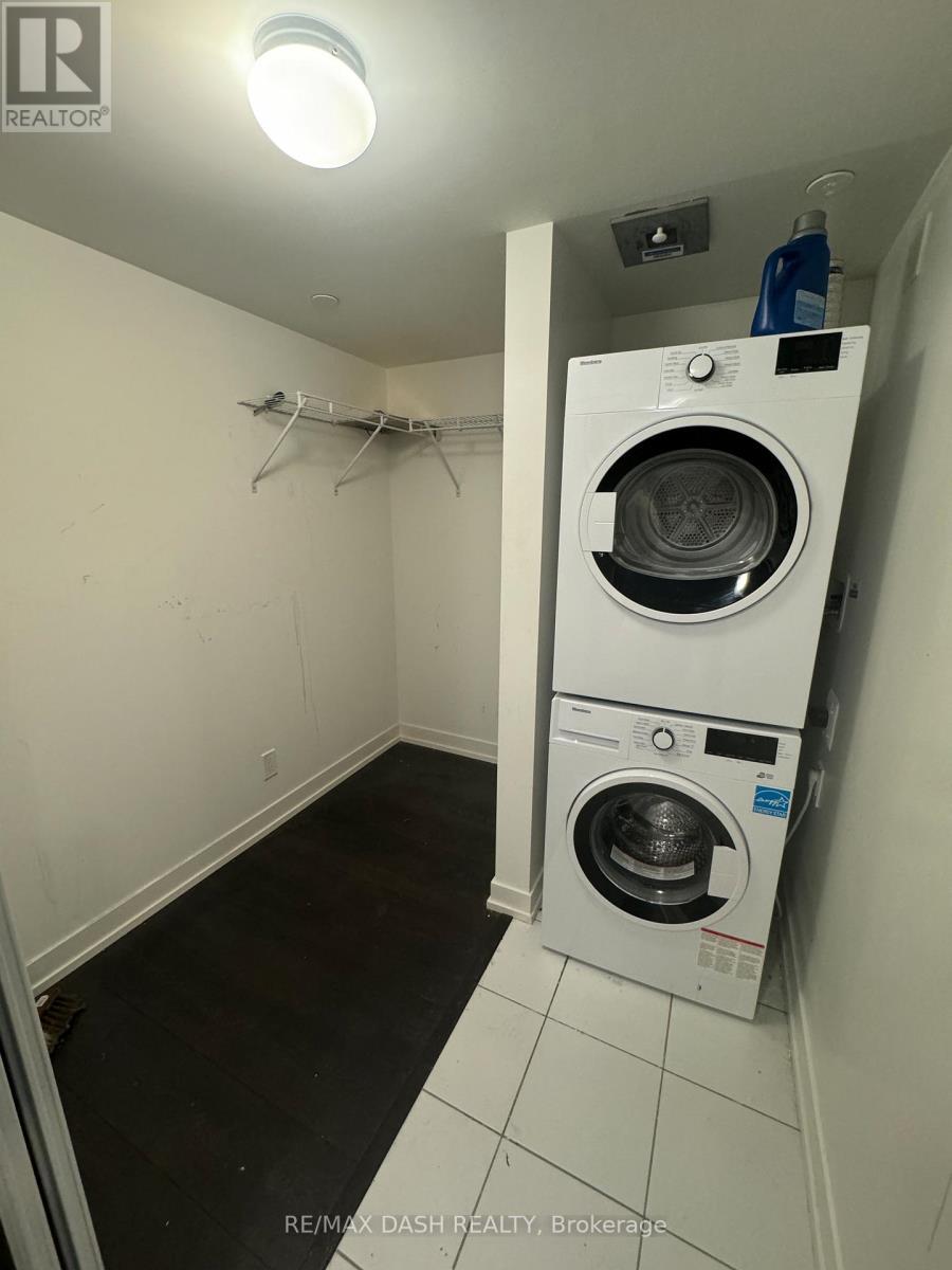916 - 60 Shuter Street, Toronto, ON - Indoor Photo Showing Laundry Room