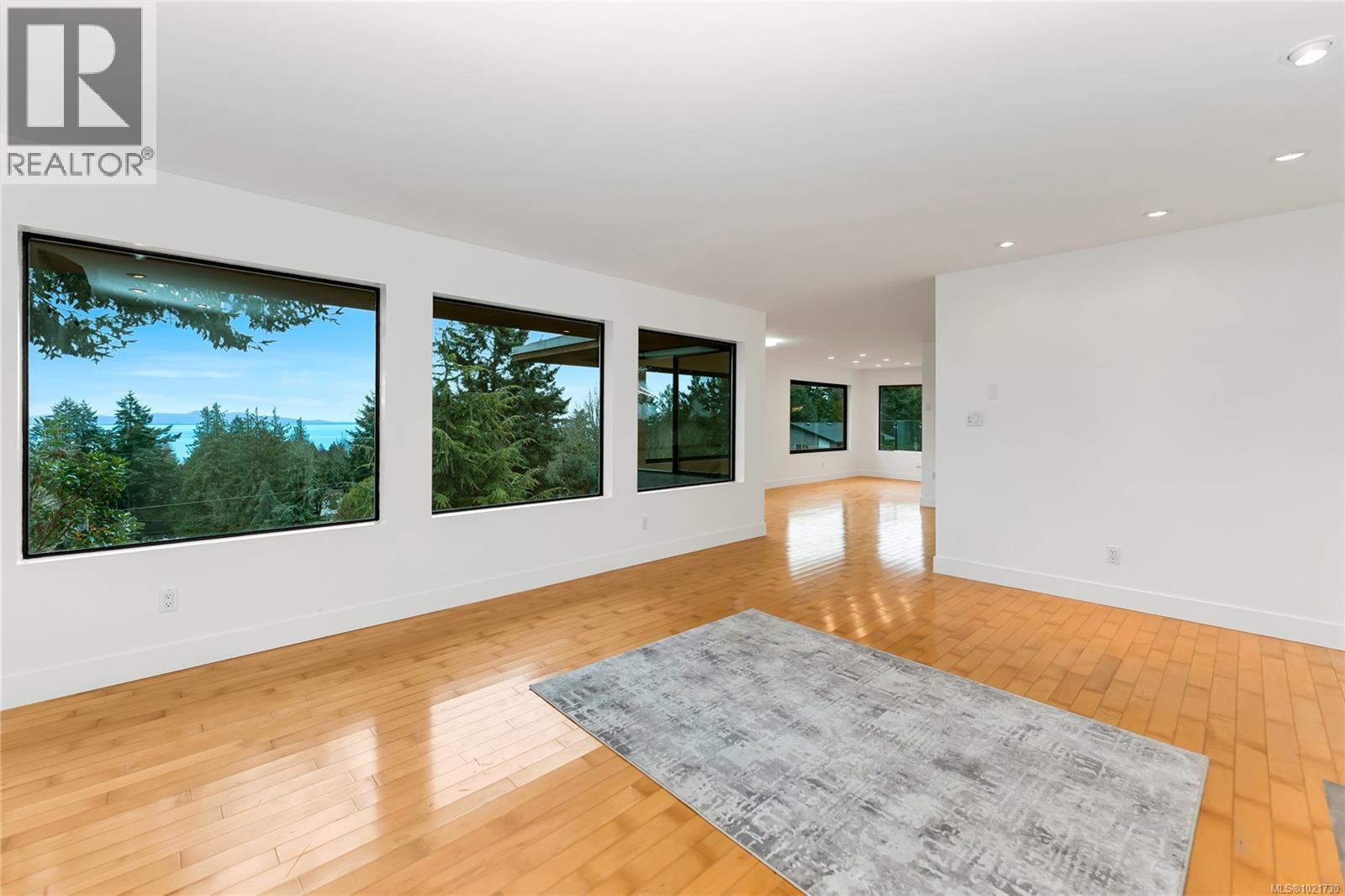 5198 Beckton Rd, Saanich, BC - Indoor