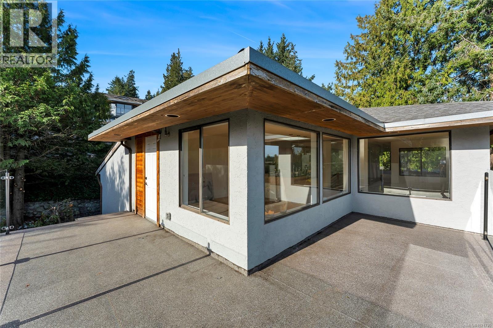 5198 Beckton Rd, Saanich, BC - Outdoor With Exterior