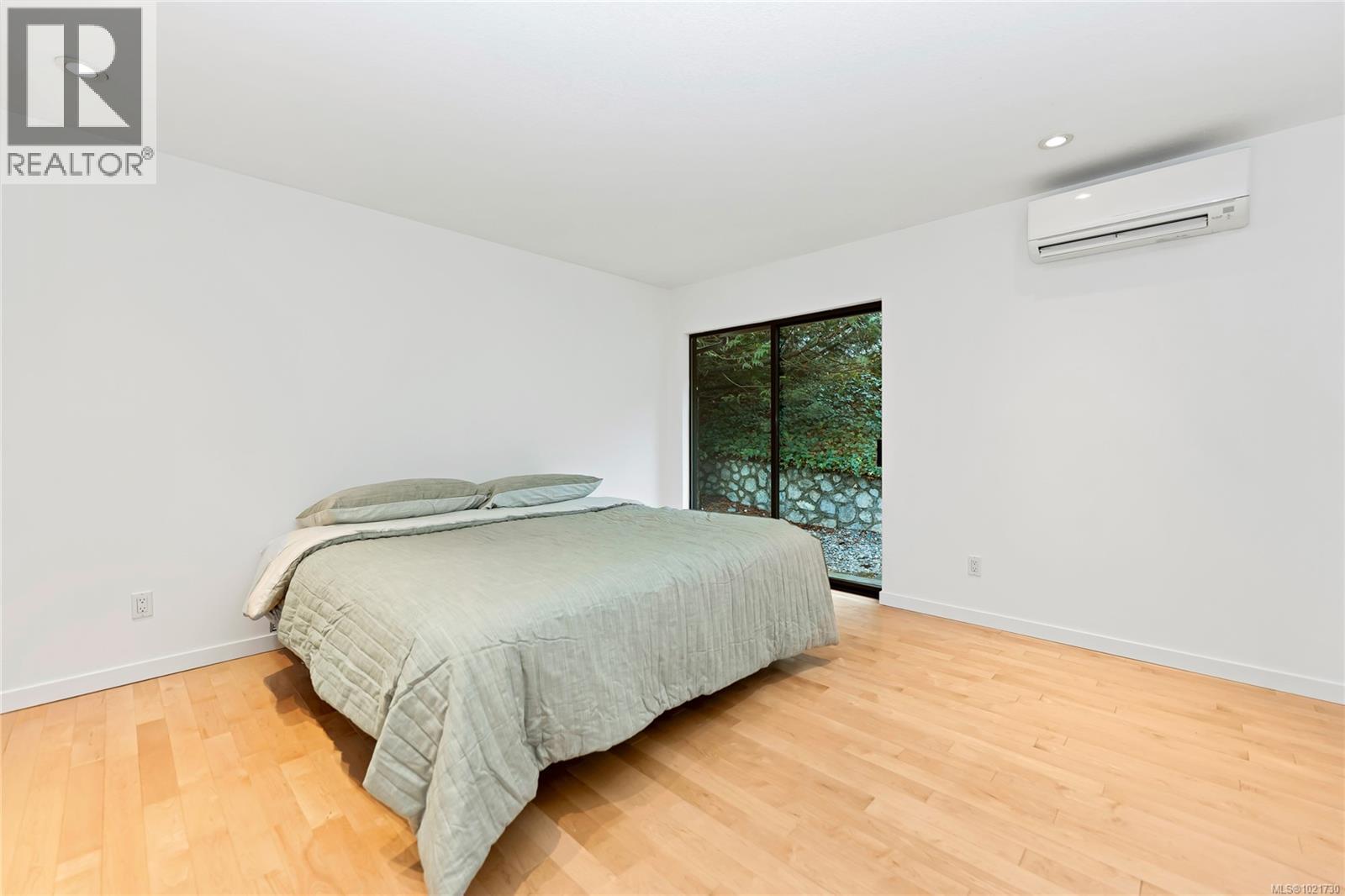 5198 Beckton Rd, Saanich, BC - Indoor Photo Showing Bedroom