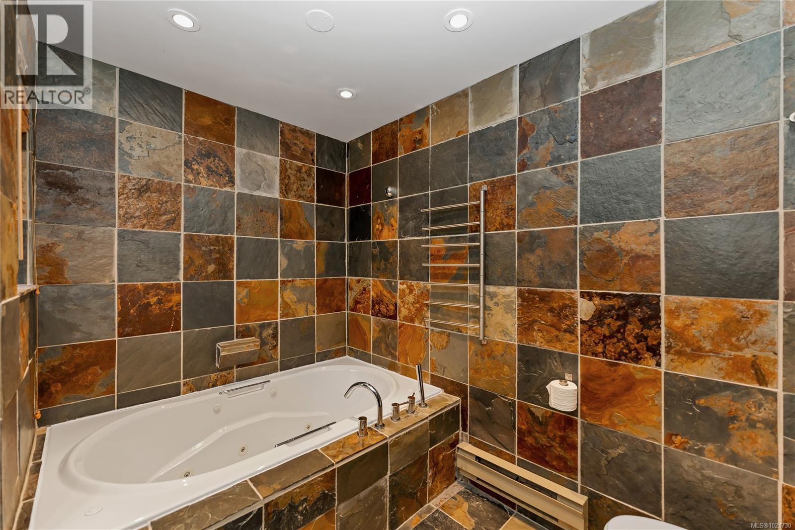 5198 Beckton Rd, Saanich, BC - Indoor Photo Showing Bathroom