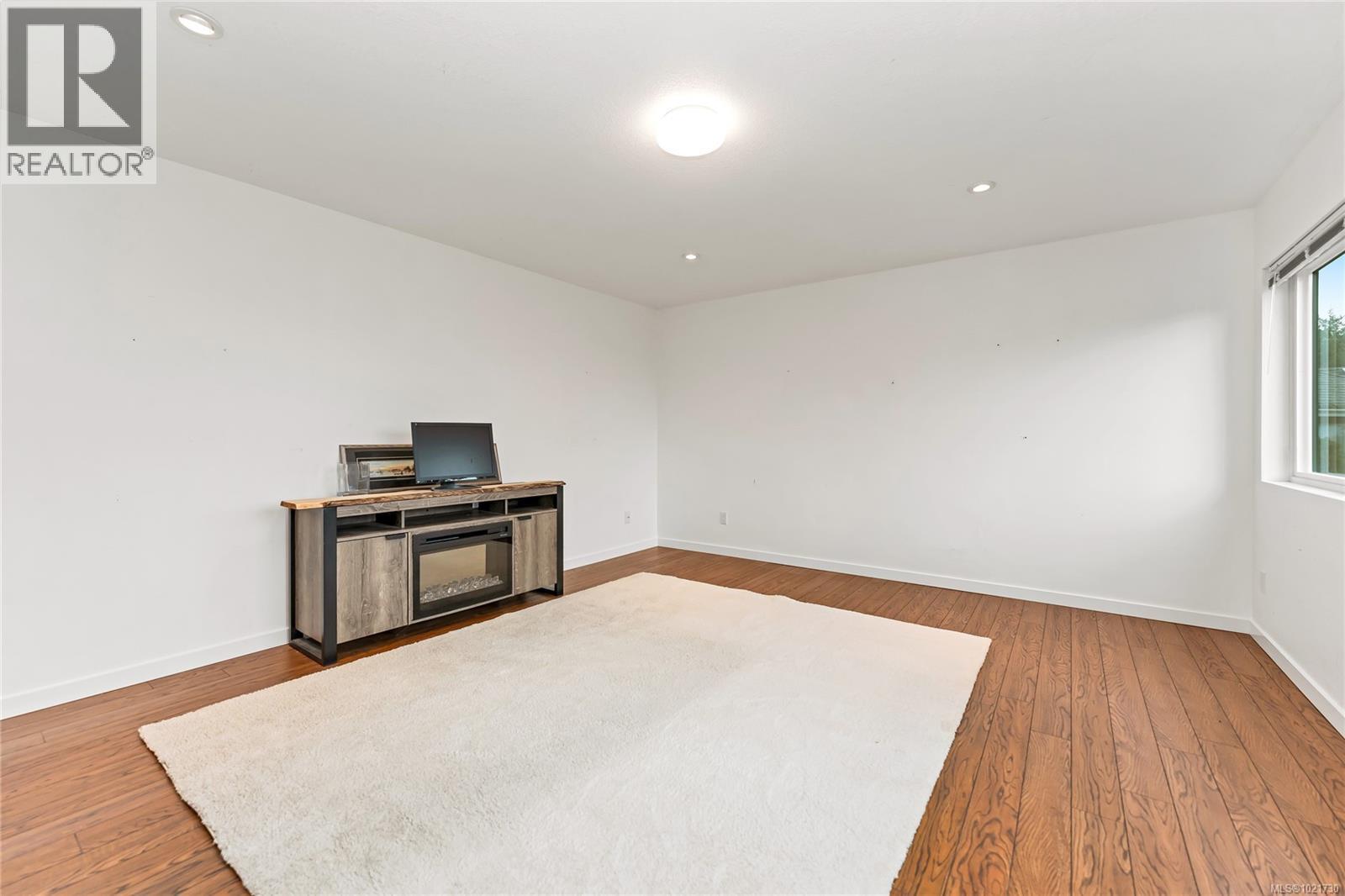 5198 Beckton Rd, Saanich, BC - Indoor