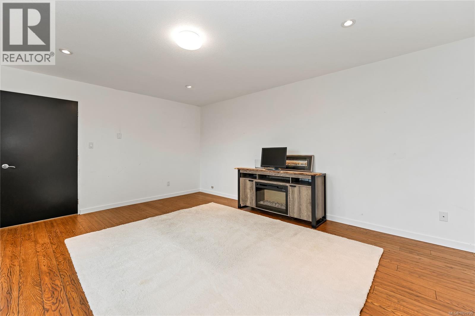 5198 Beckton Rd, Saanich, BC - Indoor