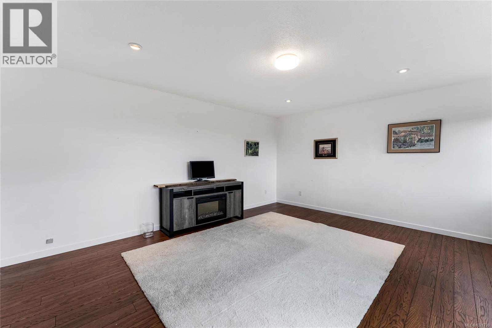 5198 Beckton Rd, Saanich, BC - Indoor