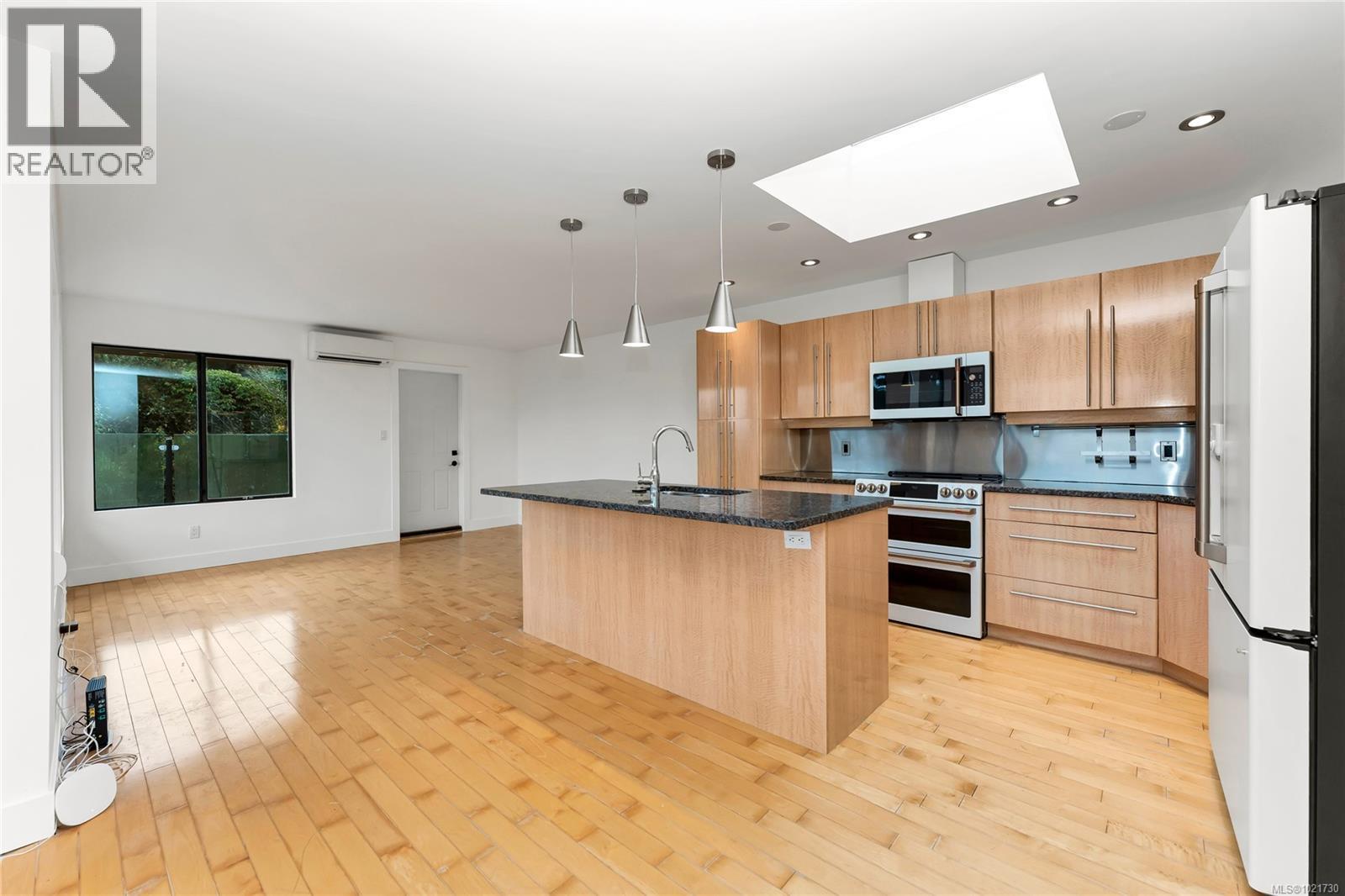 5198 Beckton Rd, Saanich, BC - Indoor Photo Showing Kitchen