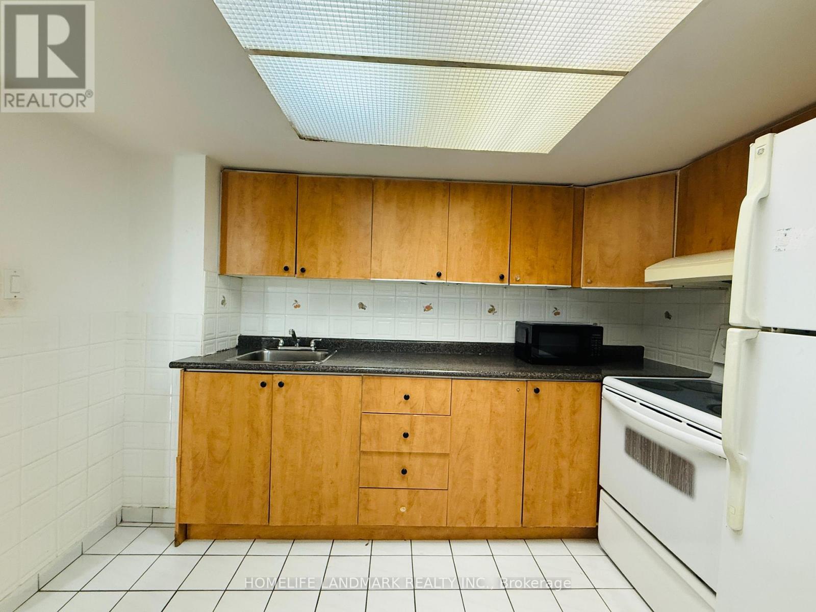 Bsmt - 3 Halder Crescent, Markham, ON - Indoor Photo Showing Kitchen