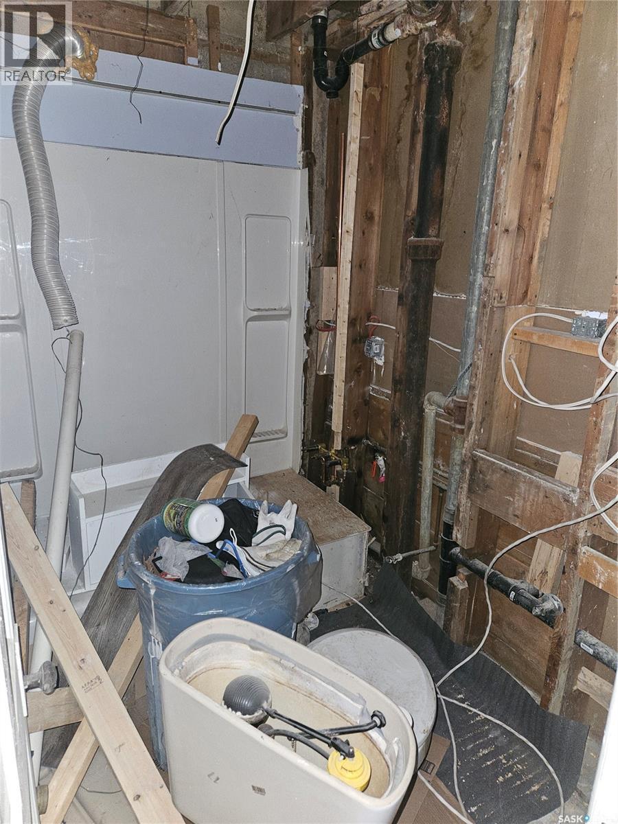 1066 Montgomery Street, Moose Jaw, SK - Indoor