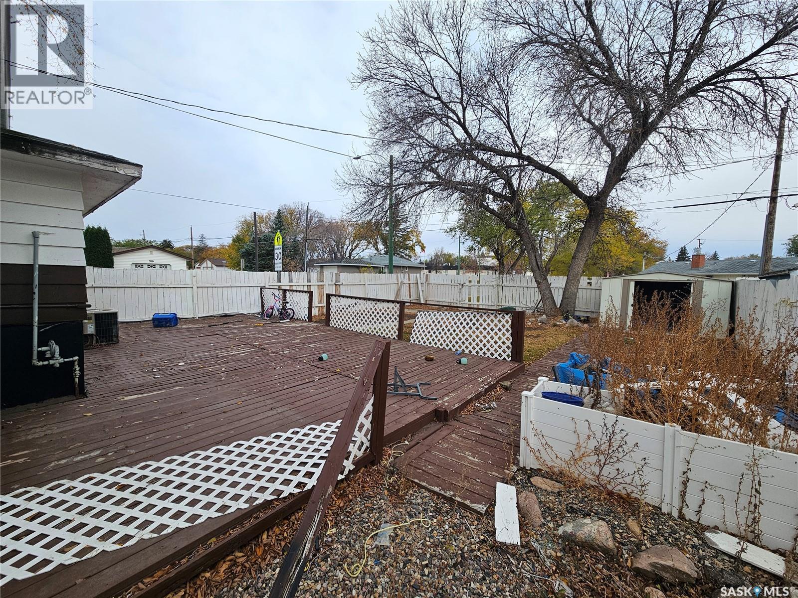 1066 Montgomery Street, Moose Jaw, SK - Outdoor