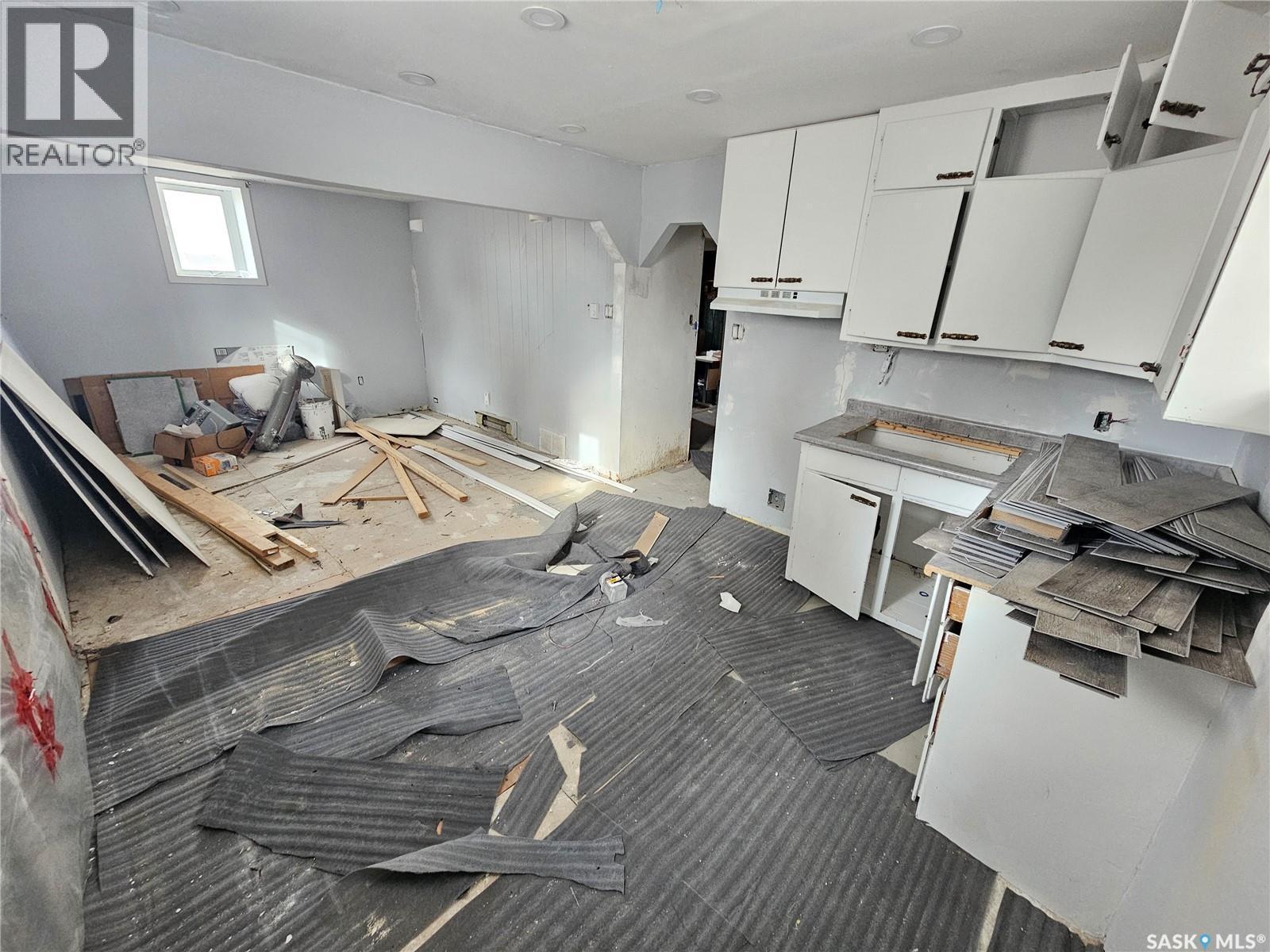 1066 Montgomery Street, Moose Jaw, SK - Indoor