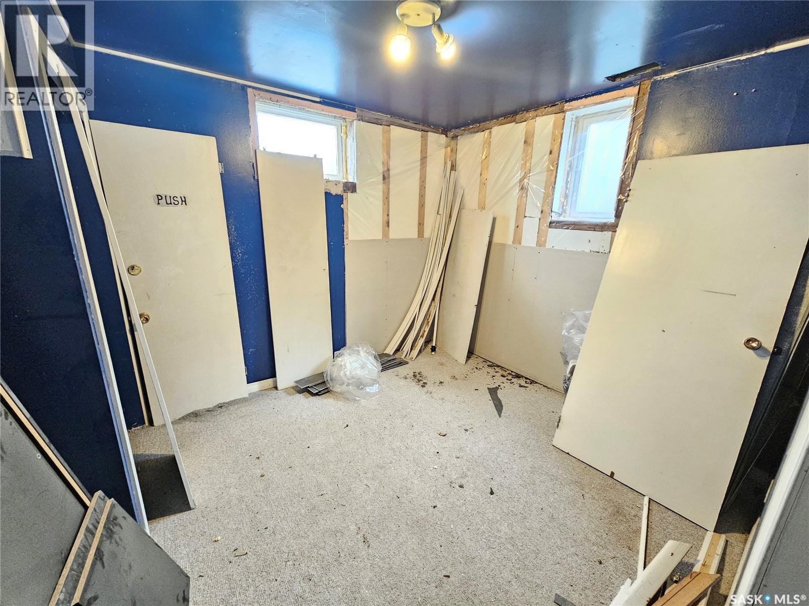 1066 Montgomery Street, Moose Jaw, SK - Indoor