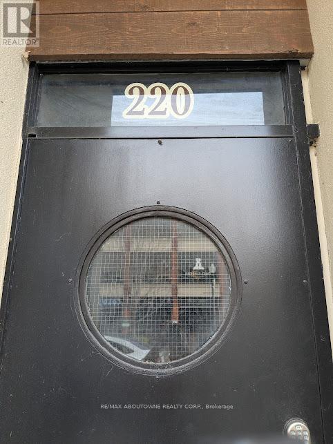 220 Lakeshore Road E, Oakville, ON