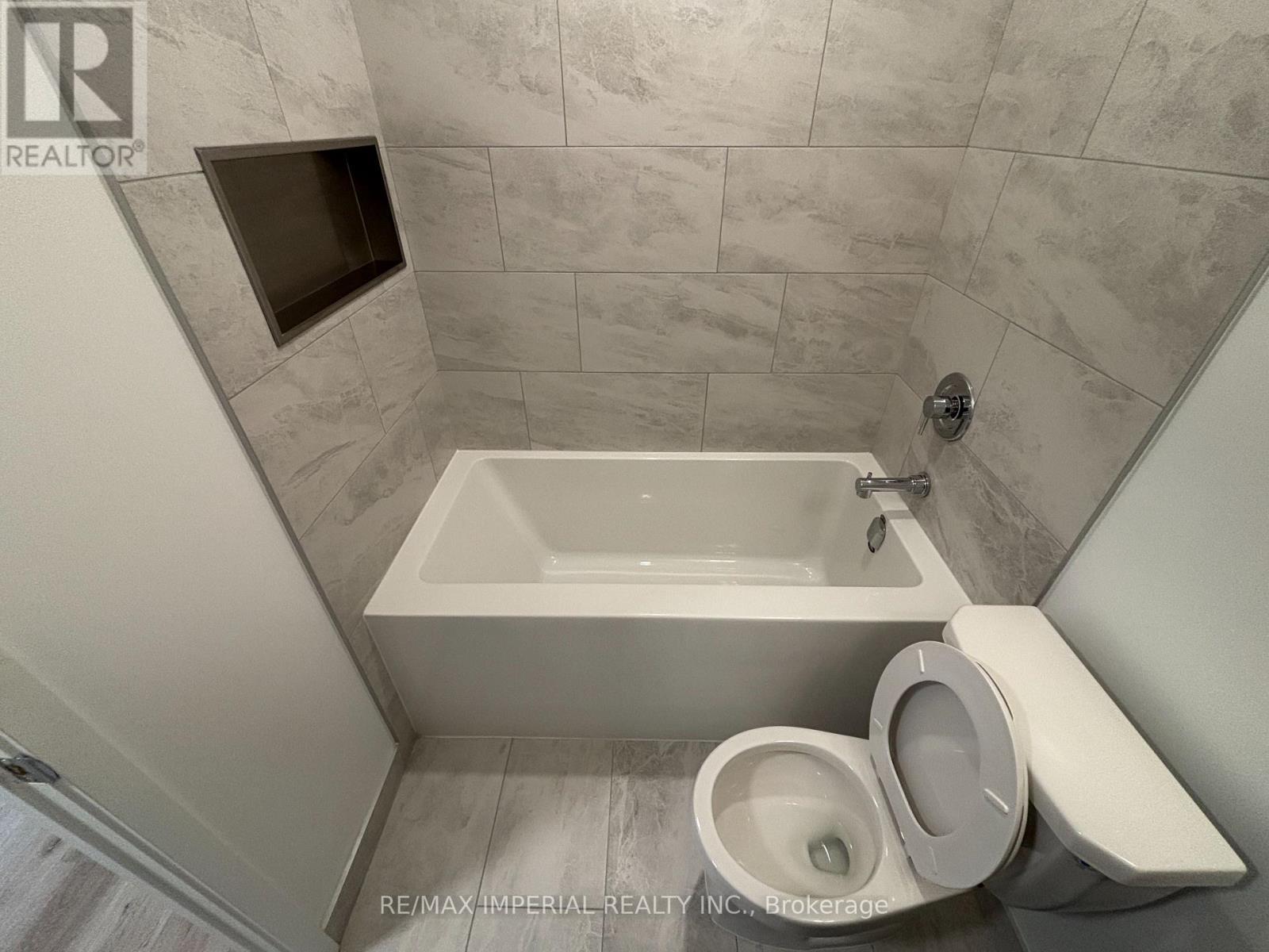 3306 - 395 Square One Drive, Mississauga, ON - Indoor Photo Showing Bathroom