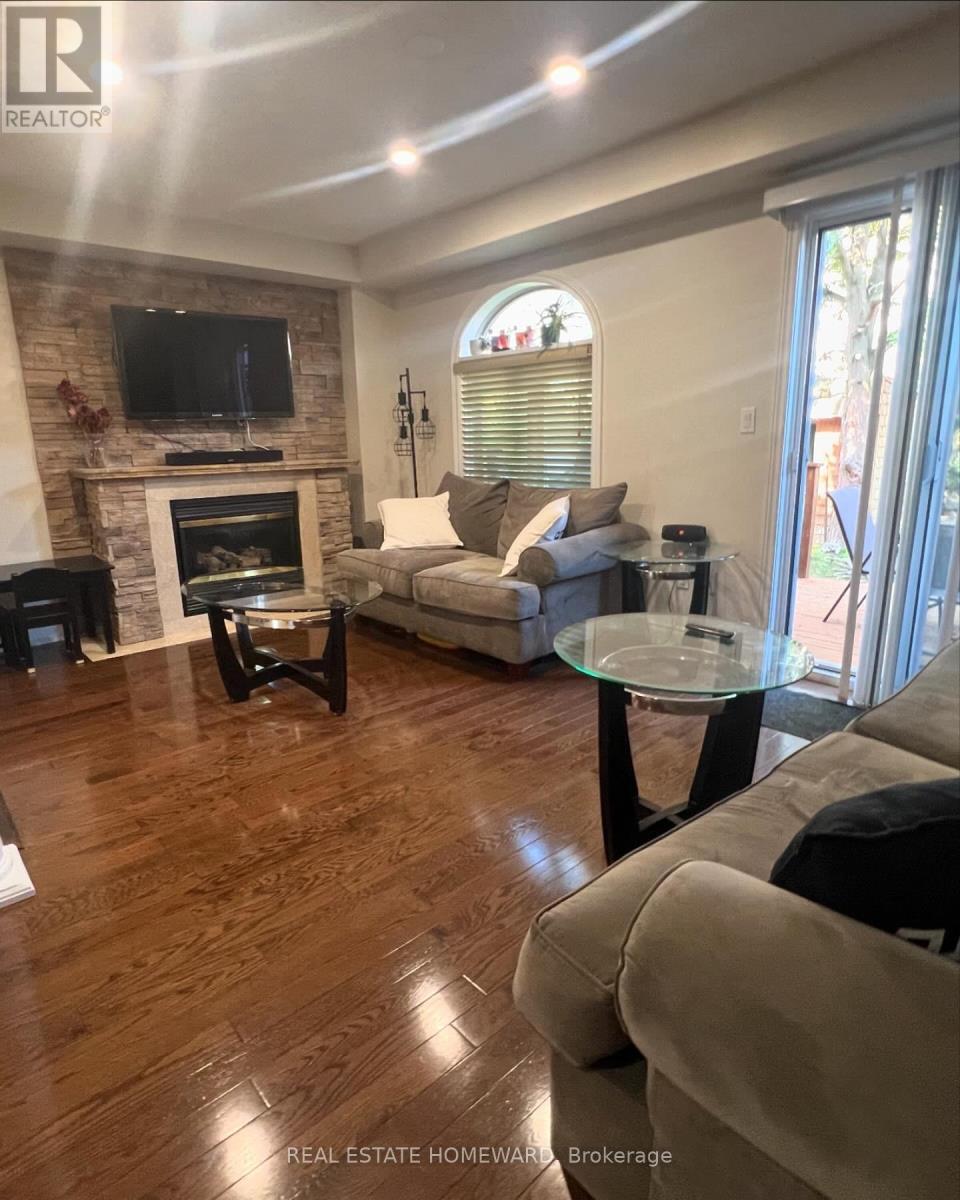 1129 Hickory Hollow Glen, Mississauga, ON - Indoor Photo Showing Living Room With Fireplace