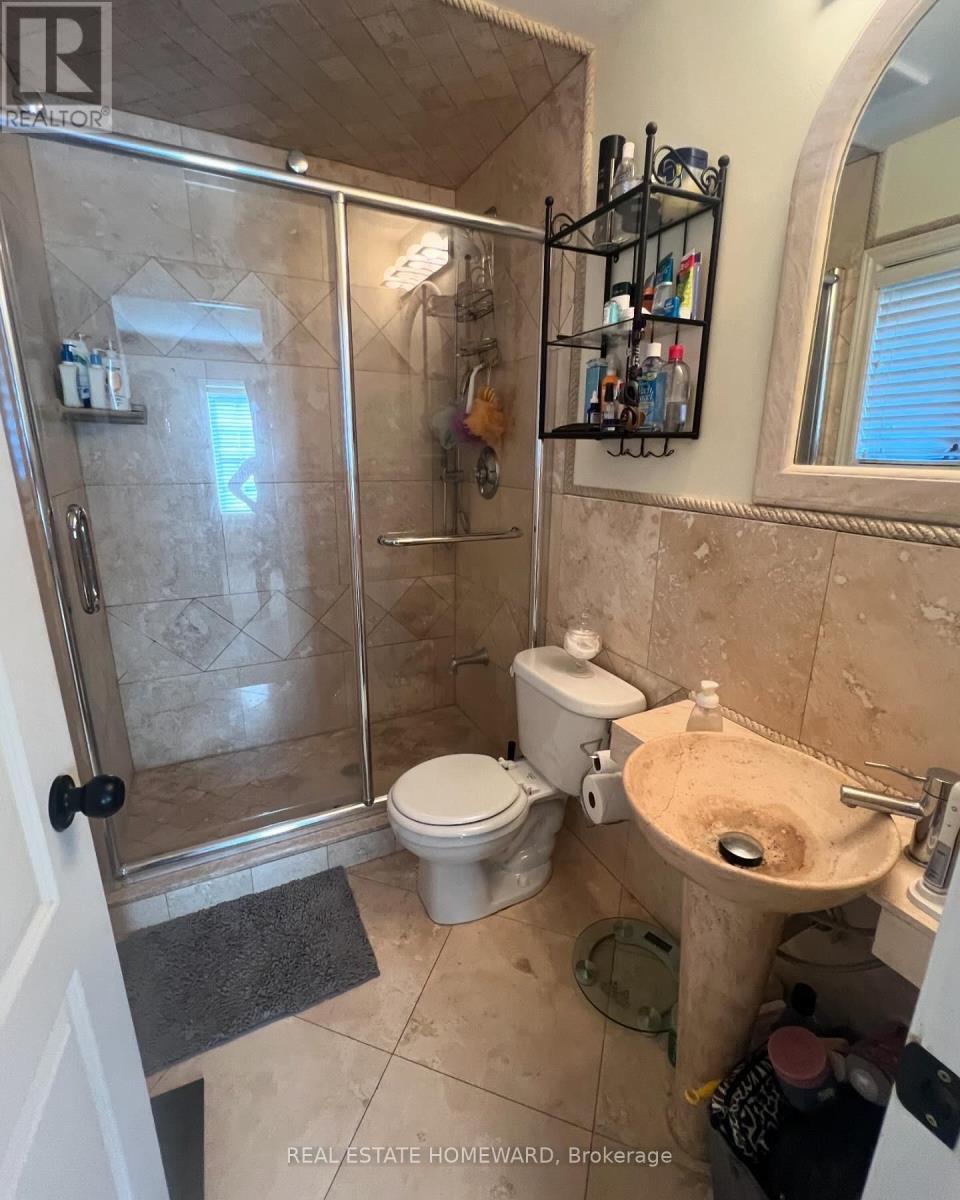 1129 Hickory Hollow Glen, Mississauga, ON - Indoor Photo Showing Bathroom