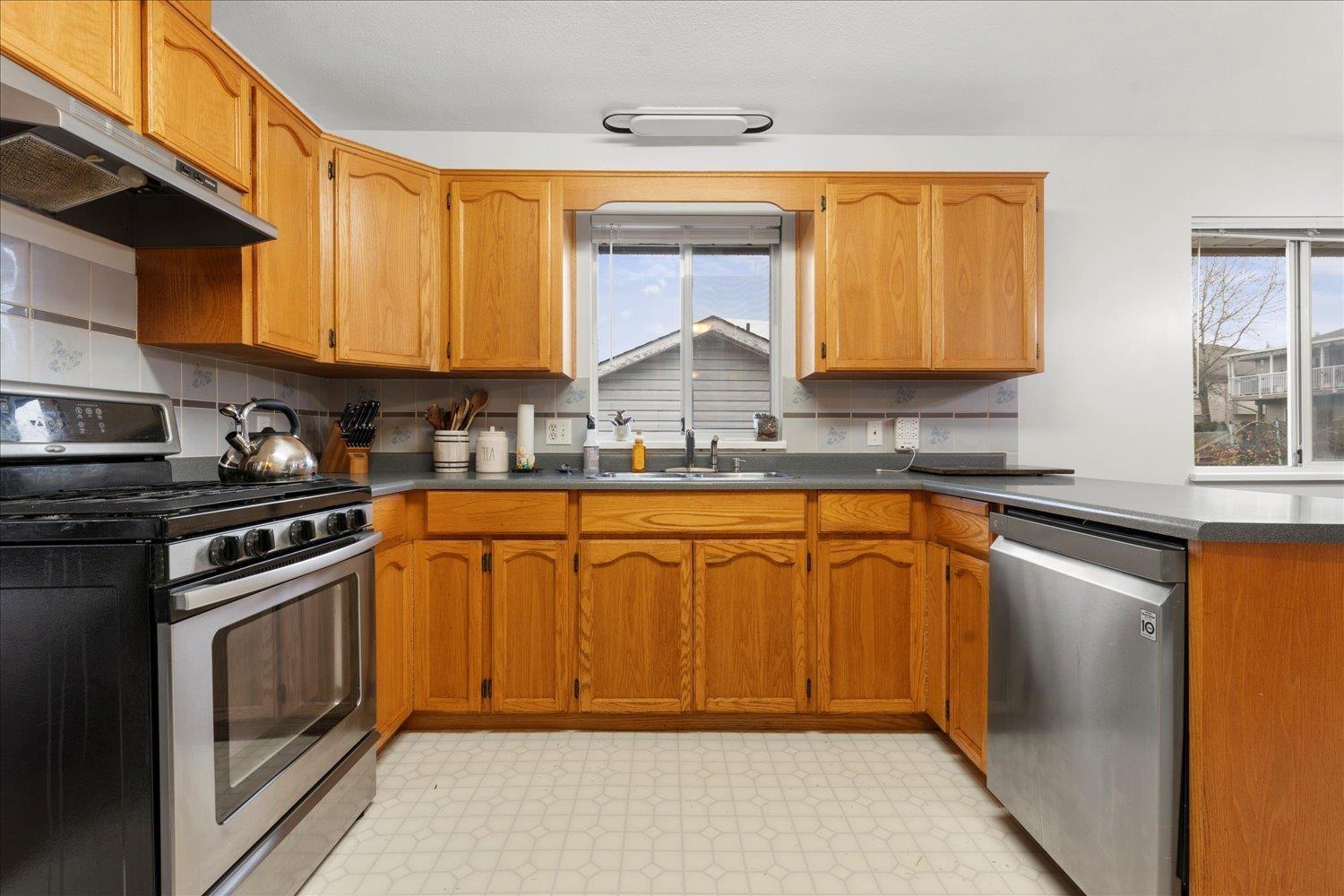34615 Baldwin Road, Abbotsford, BC - Indoor Photo Showing Kitchen