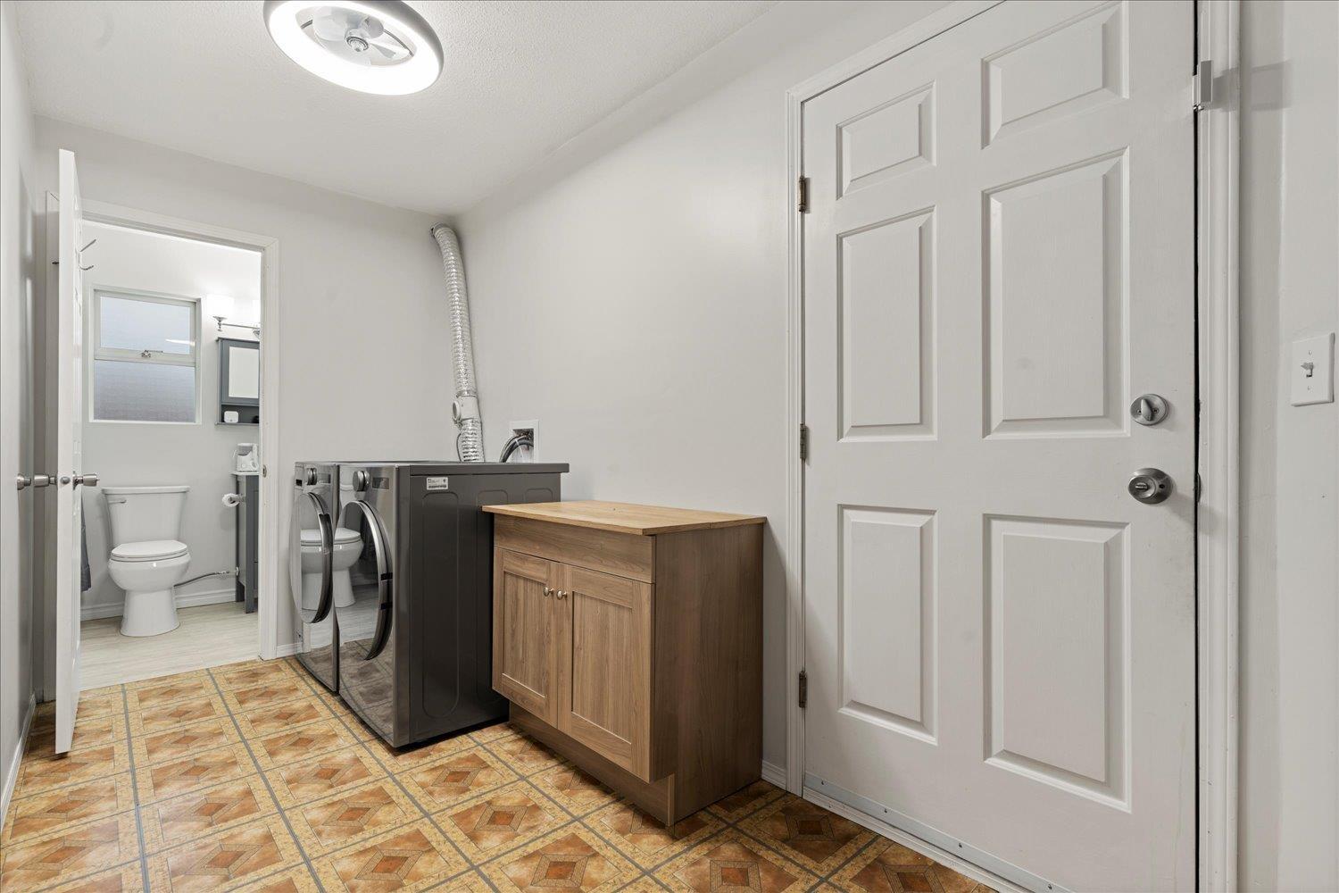 34615 Baldwin Road, Abbotsford, BC - Indoor Photo Showing Laundry Room