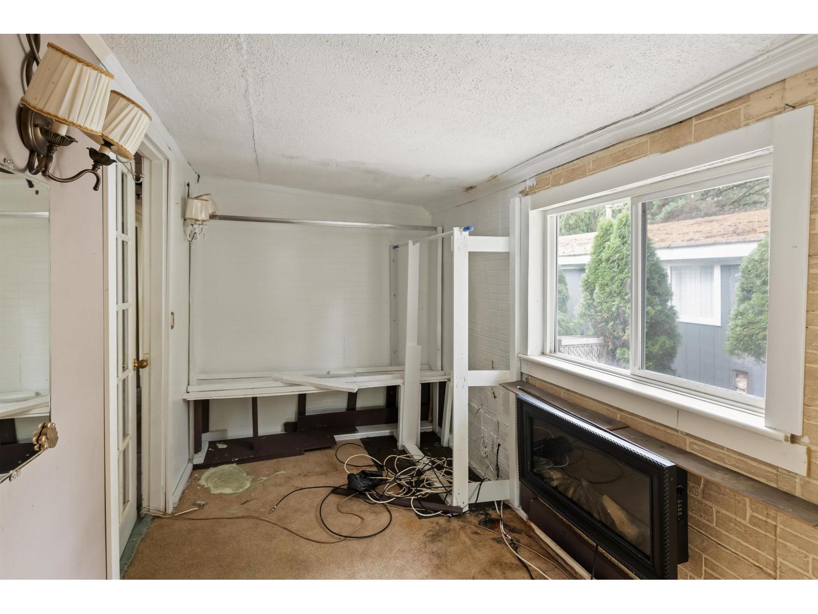 6 6571 King George Boulevard, Surrey, BC - Indoor Photo Showing Other Room