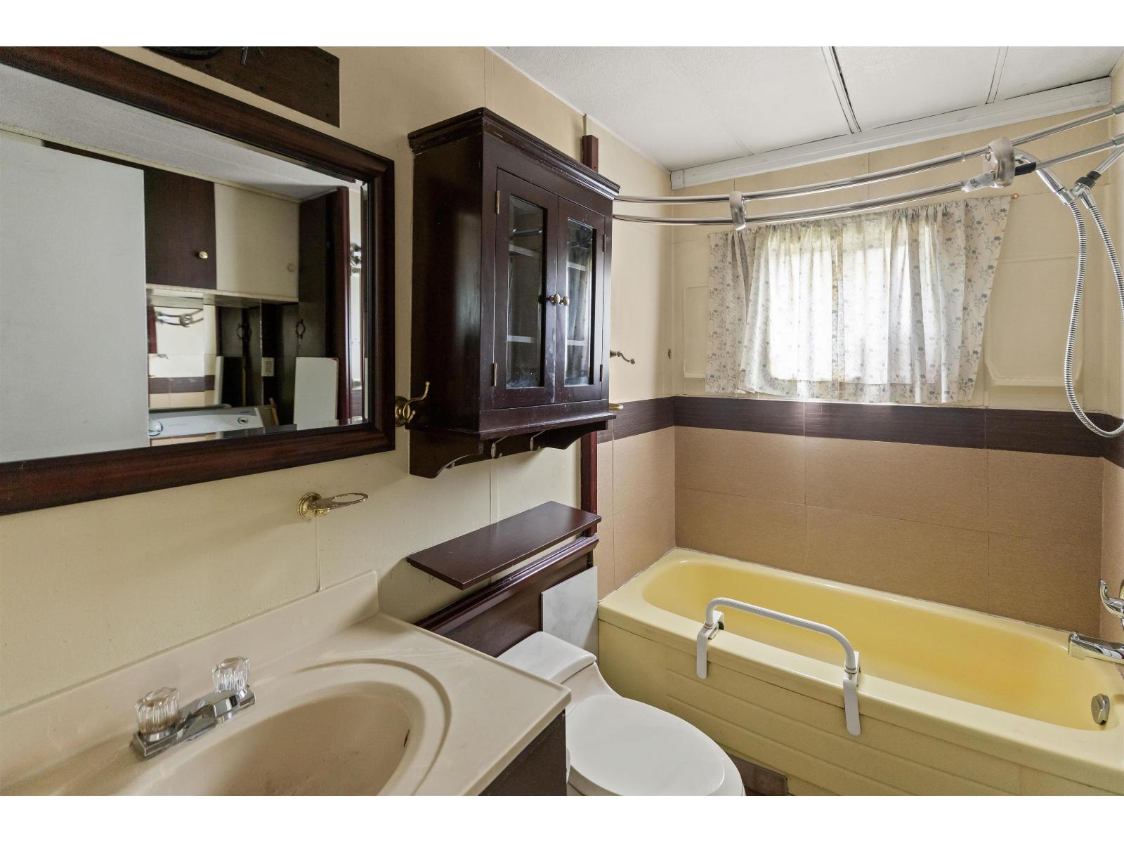 6 6571 King George Boulevard, Surrey, BC - Indoor Photo Showing Bathroom