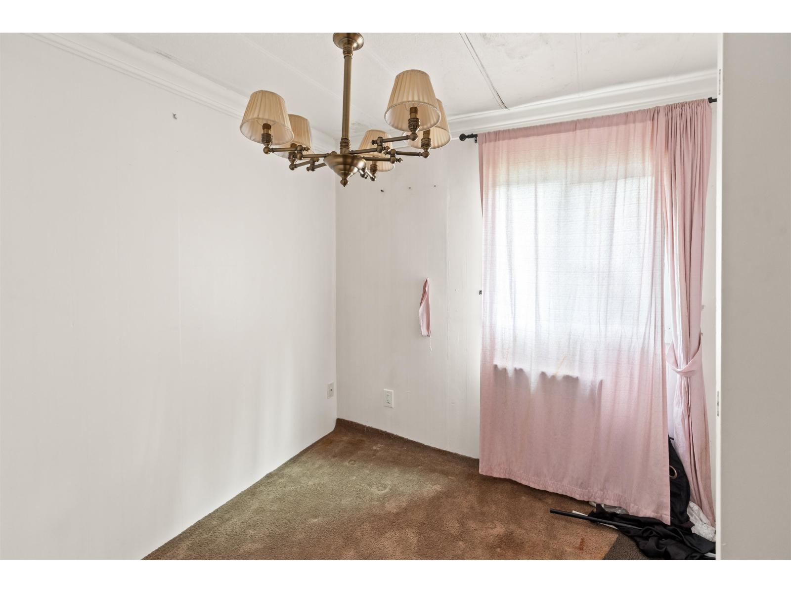 6 6571 King George Boulevard, Surrey, BC - Indoor Photo Showing Other Room