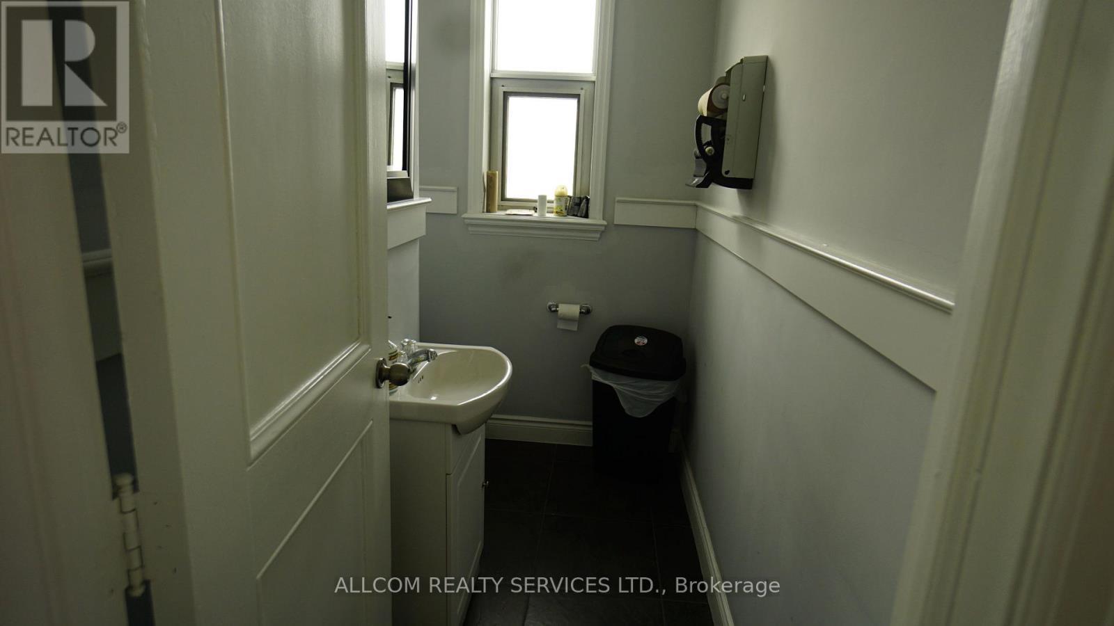bathroom 1 - 876 Eglinton Avenue E, Toronto, ON