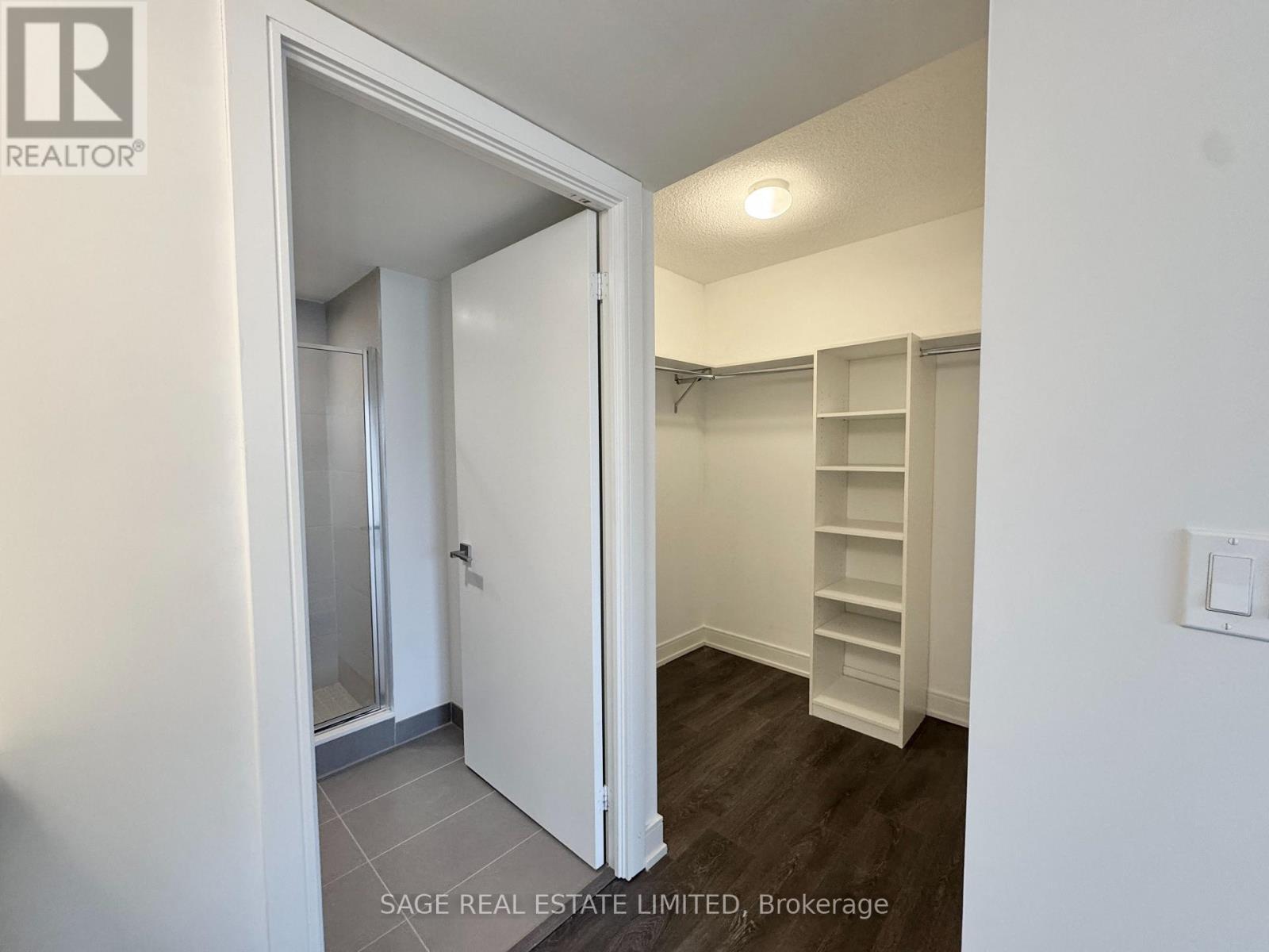 Walk In Closet - 1411 - 89 Mcgill Street, Toronto, ON - Indoor