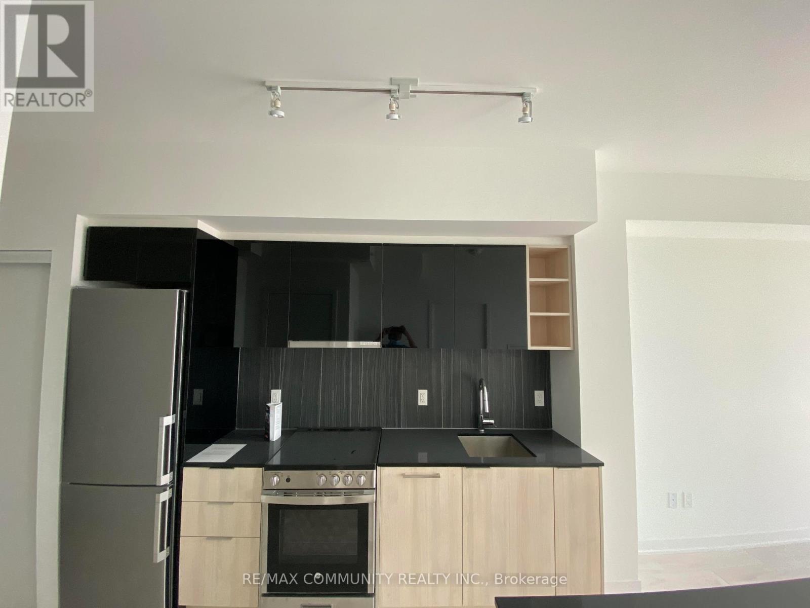 1003 - 31 Tippett Road, Toronto, ON -