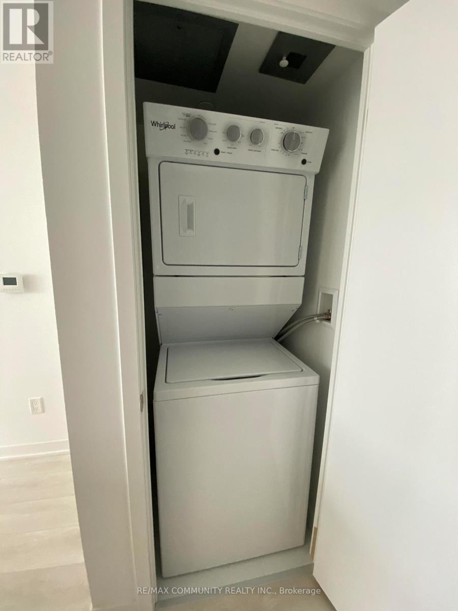 1003 - 31 Tippett Road, Toronto, ON - Indoor Photo Showing Laundry Room