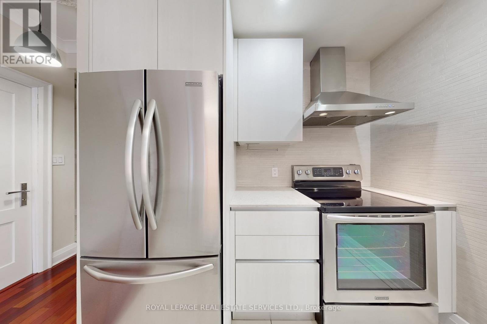 514 - 39 Jarvis Street, Toronto, ON - Indoor Photo Showing Kitchen