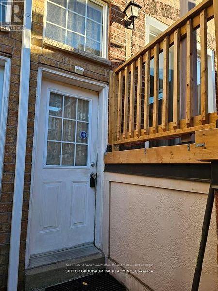 105 - 2 Hedge End Road, Toronto, ON - Outdoor