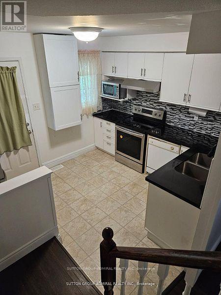 105 - 2 Hedge End Road, Toronto, ON - Indoor Photo Showing Kitchen With Double Sink