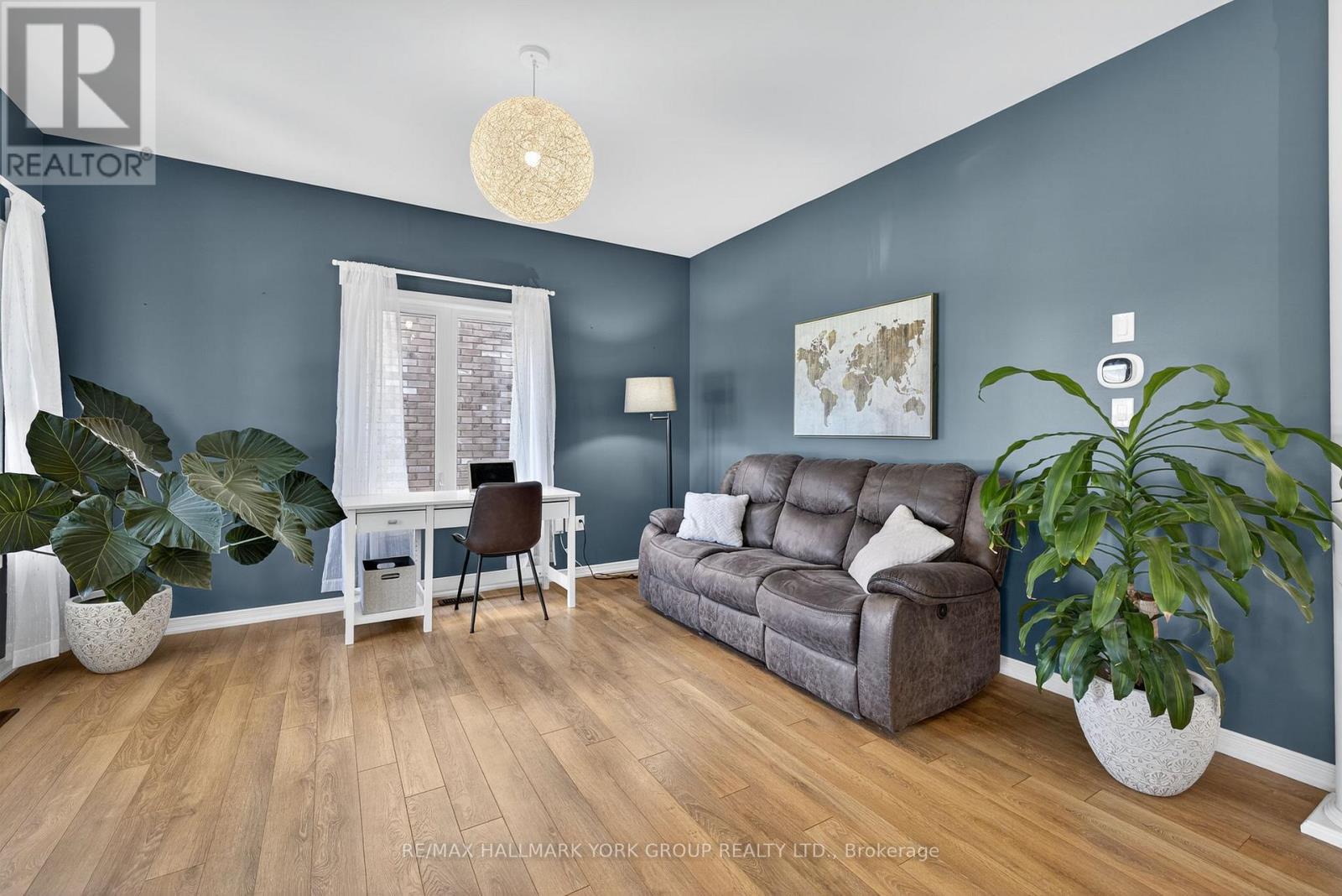 78 Rennie Street, Brock, ON - Indoor Photo Showing Living Room