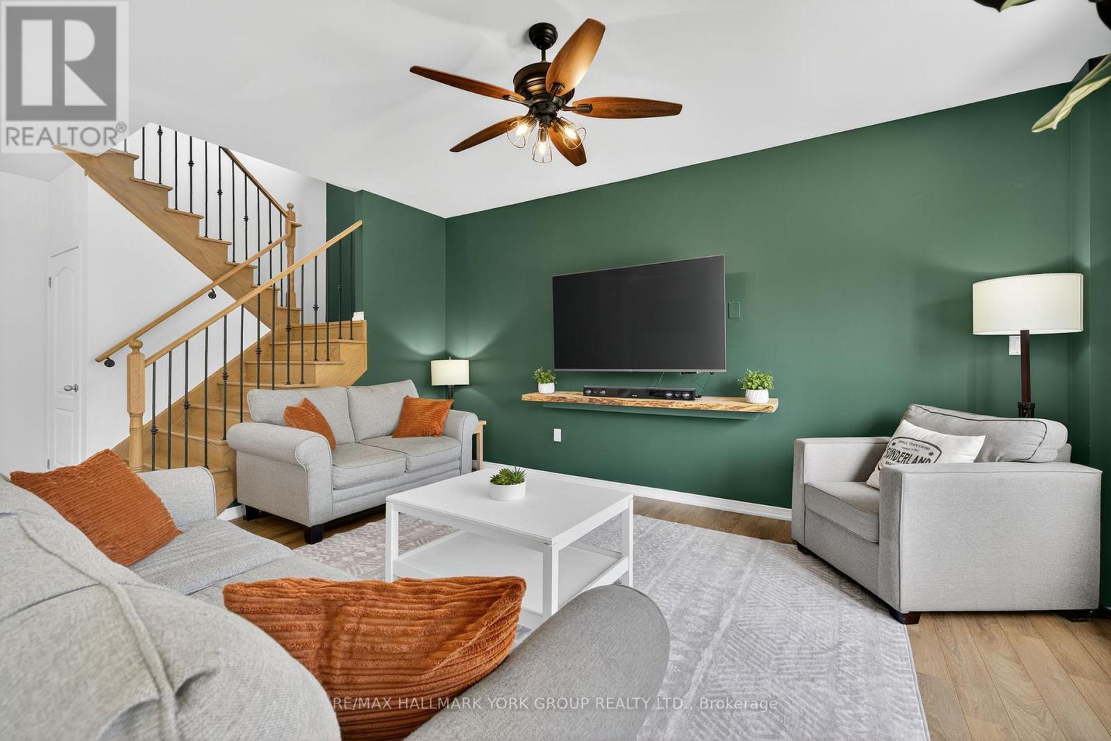 78 Rennie Street, Brock, ON - Indoor Photo Showing Living Room