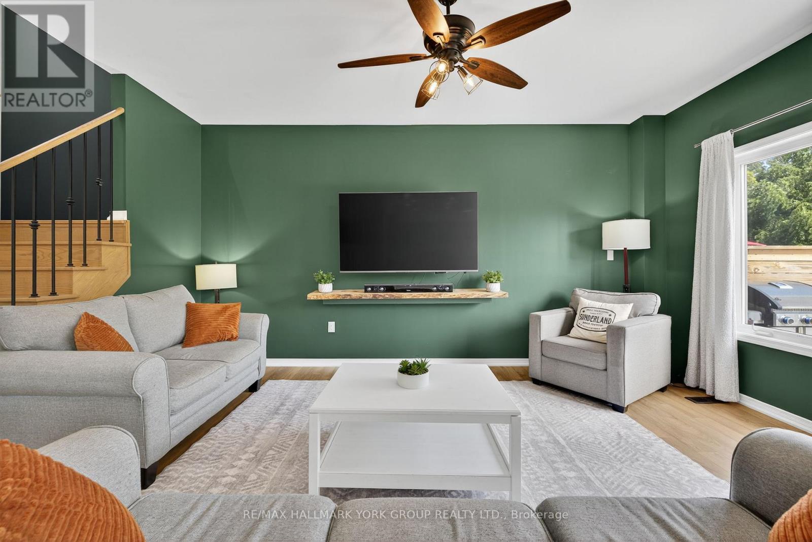 78 Rennie Street, Brock, ON - Indoor Photo Showing Living Room