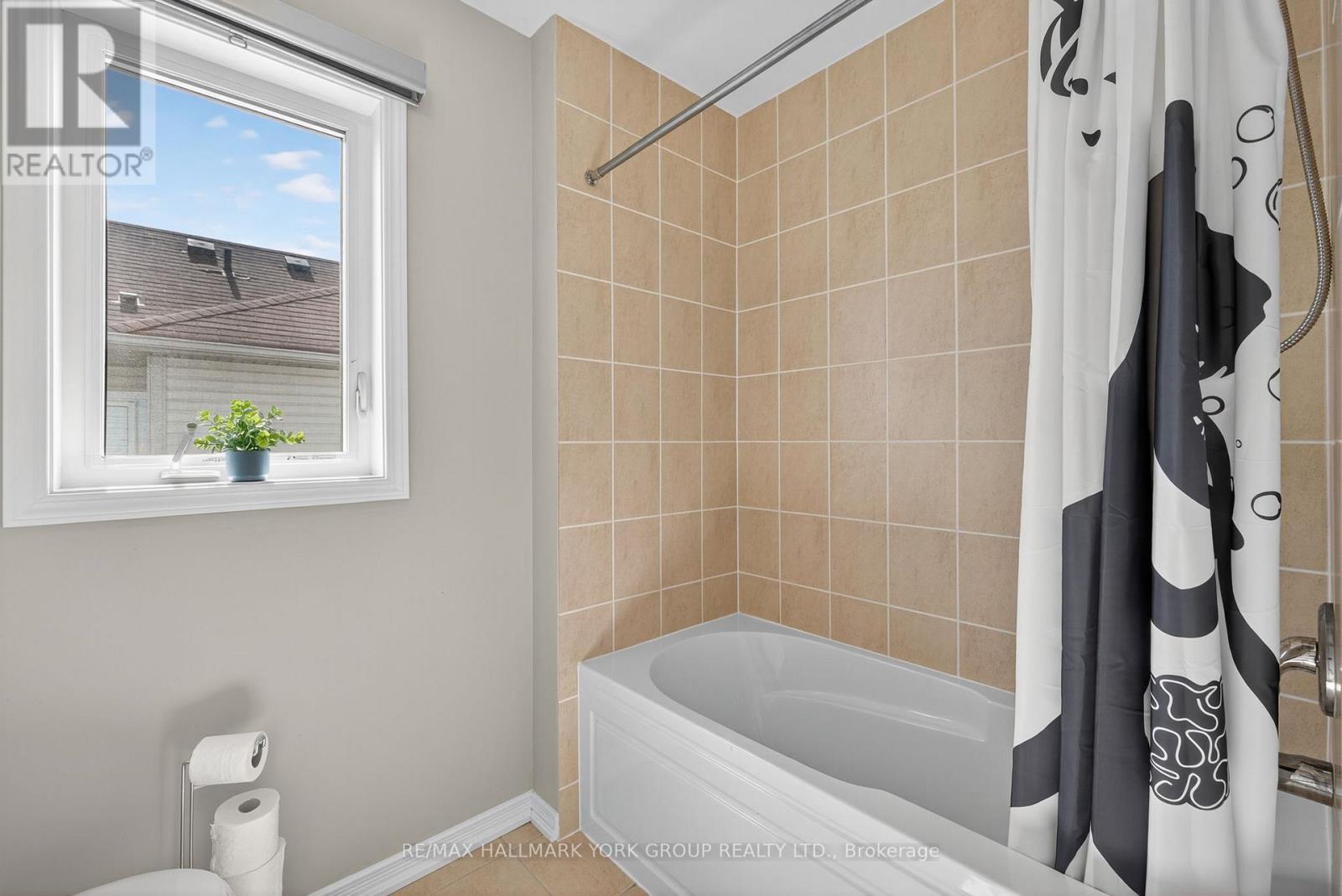 78 Rennie Street, Brock, ON - Indoor Photo Showing Bathroom