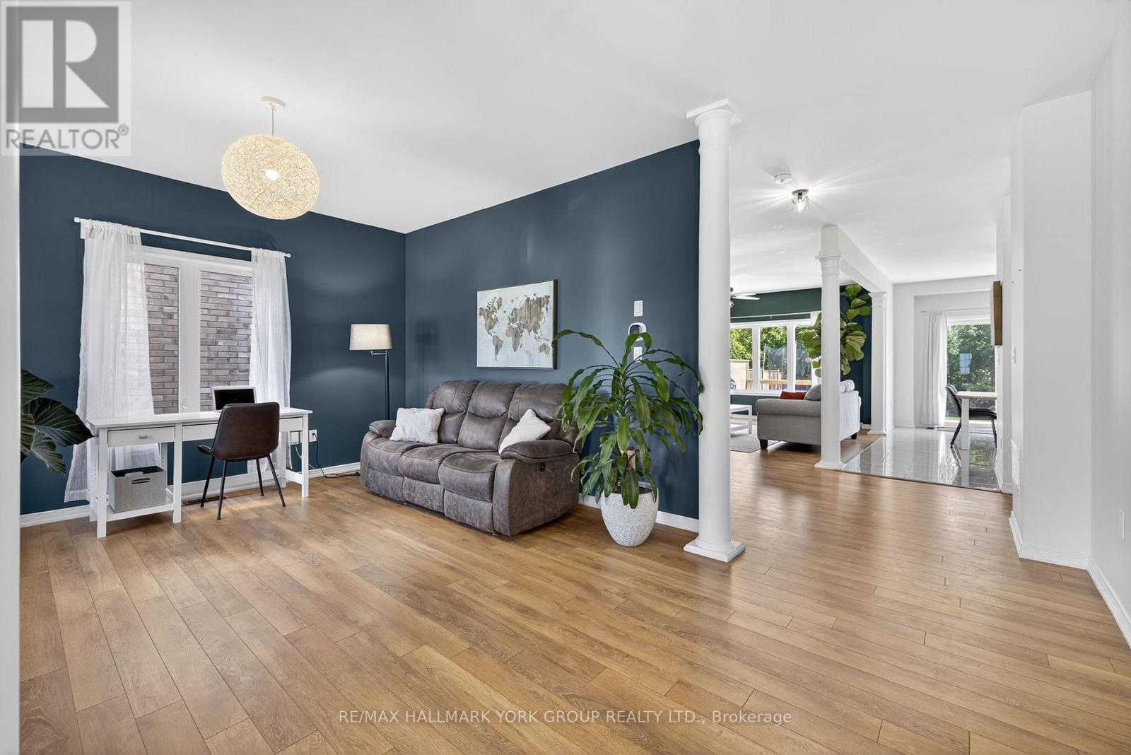 78 Rennie Street, Brock, ON - Indoor Photo Showing Living Room