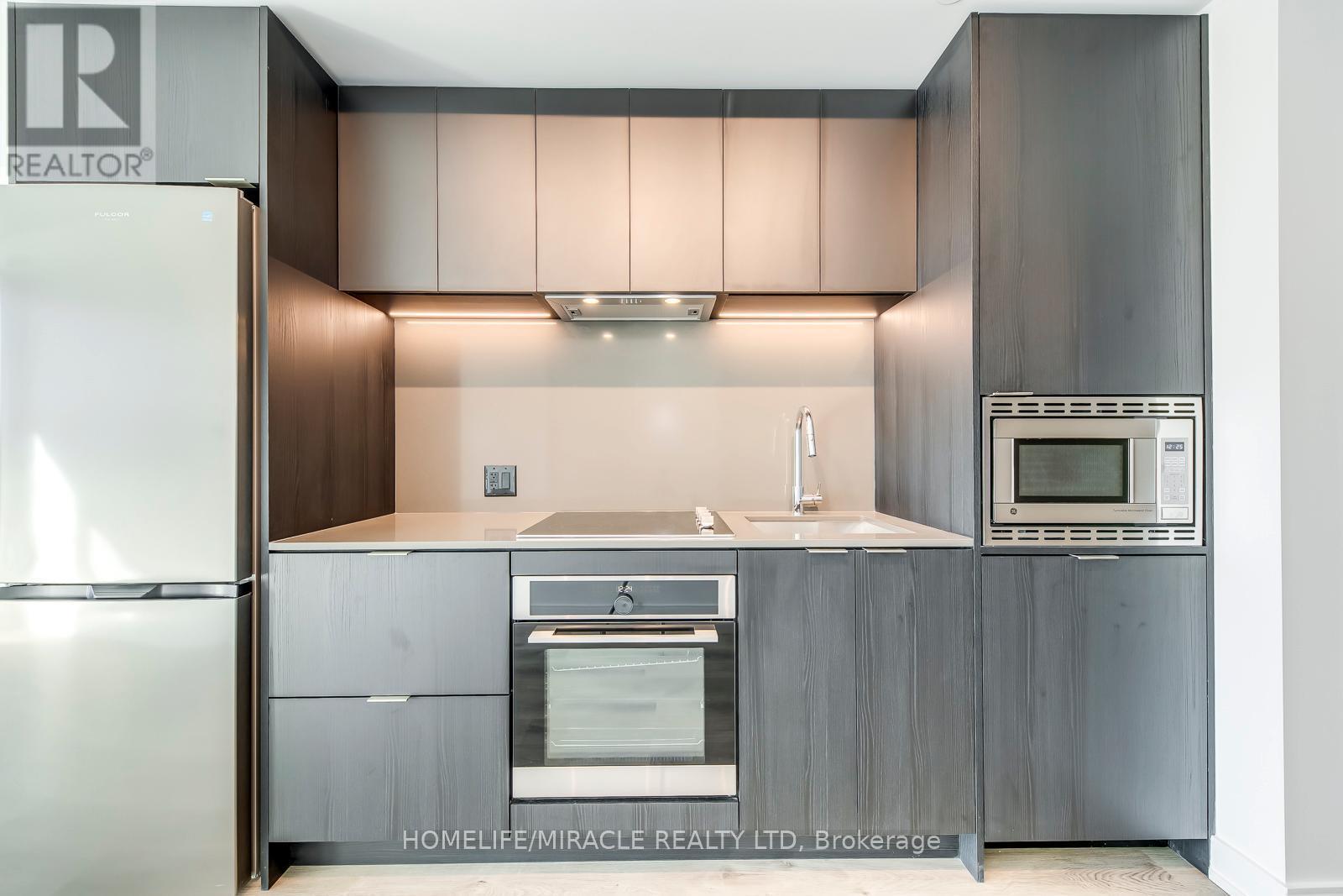 406 - 3009 Novar Road, Mississauga, ON - Indoor Photo Showing Kitchen