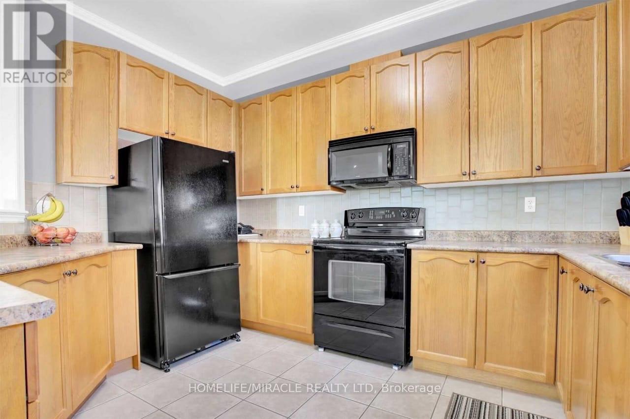 Upper - 51 Connolly Crescent, Brampton, ON - Indoor Photo Showing Kitchen